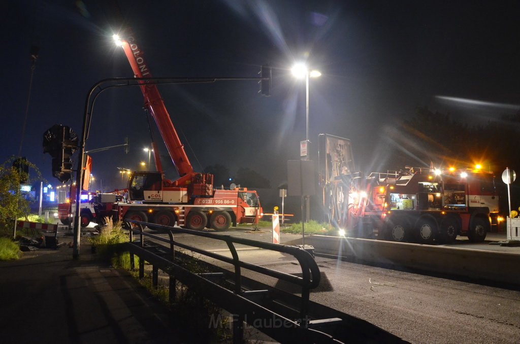 VU LKW umgestuerzt Feldkassel Industriestr Robert Boschstr P232.JPG